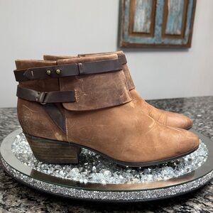 Clarks Tan Leather rustic western Ankle Booties 11